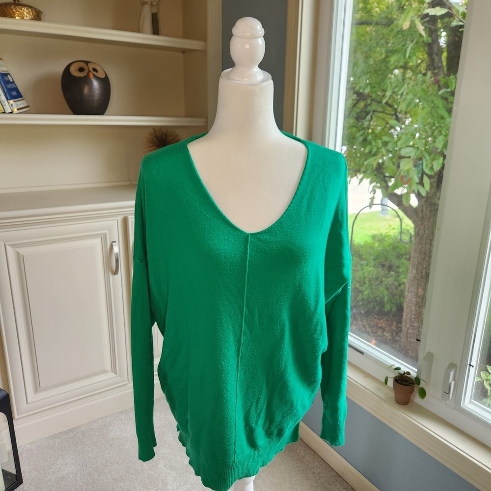 Dreamers V-Neck Women's Sweater, Emerald Green